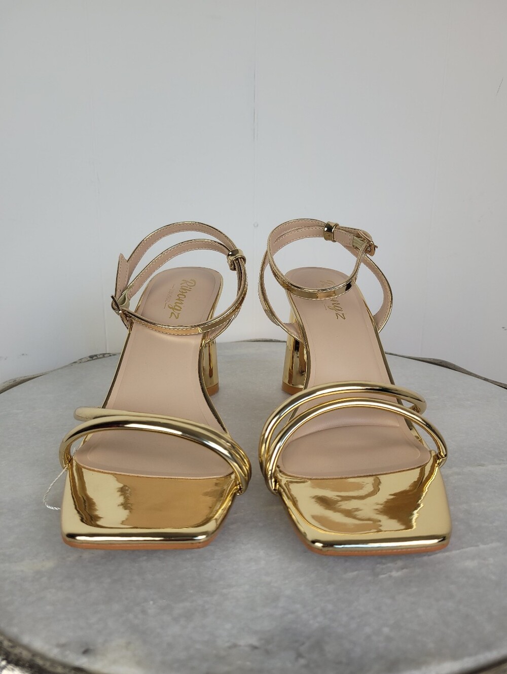 Ribongz Size 8 Gold Metallic Strappy Block Heel Sandals - Picture 3 of 11